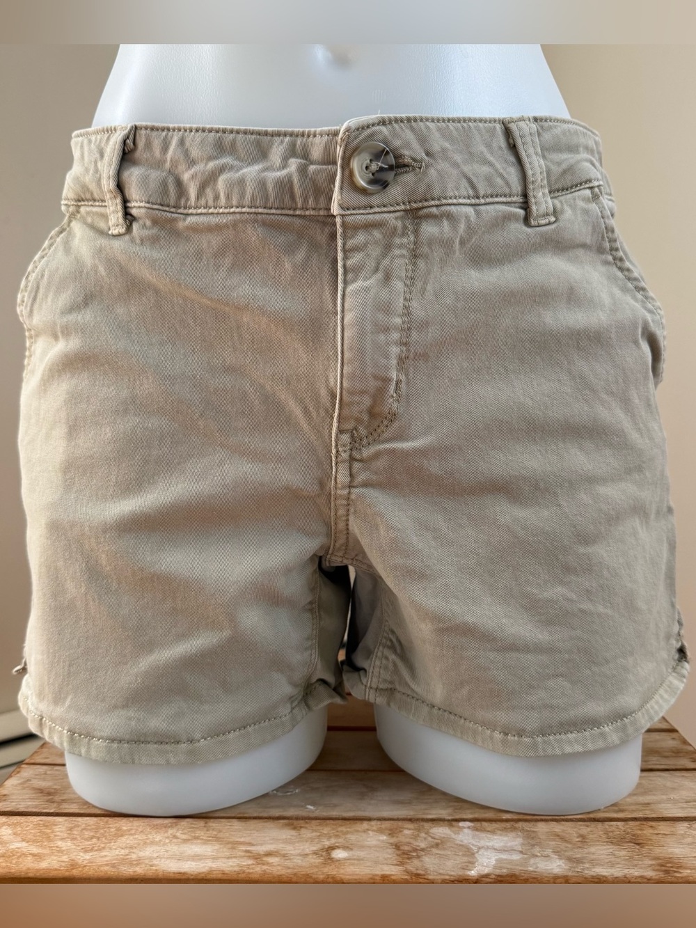 SO Women's Flat Front Khaki Shorts - Light Tan